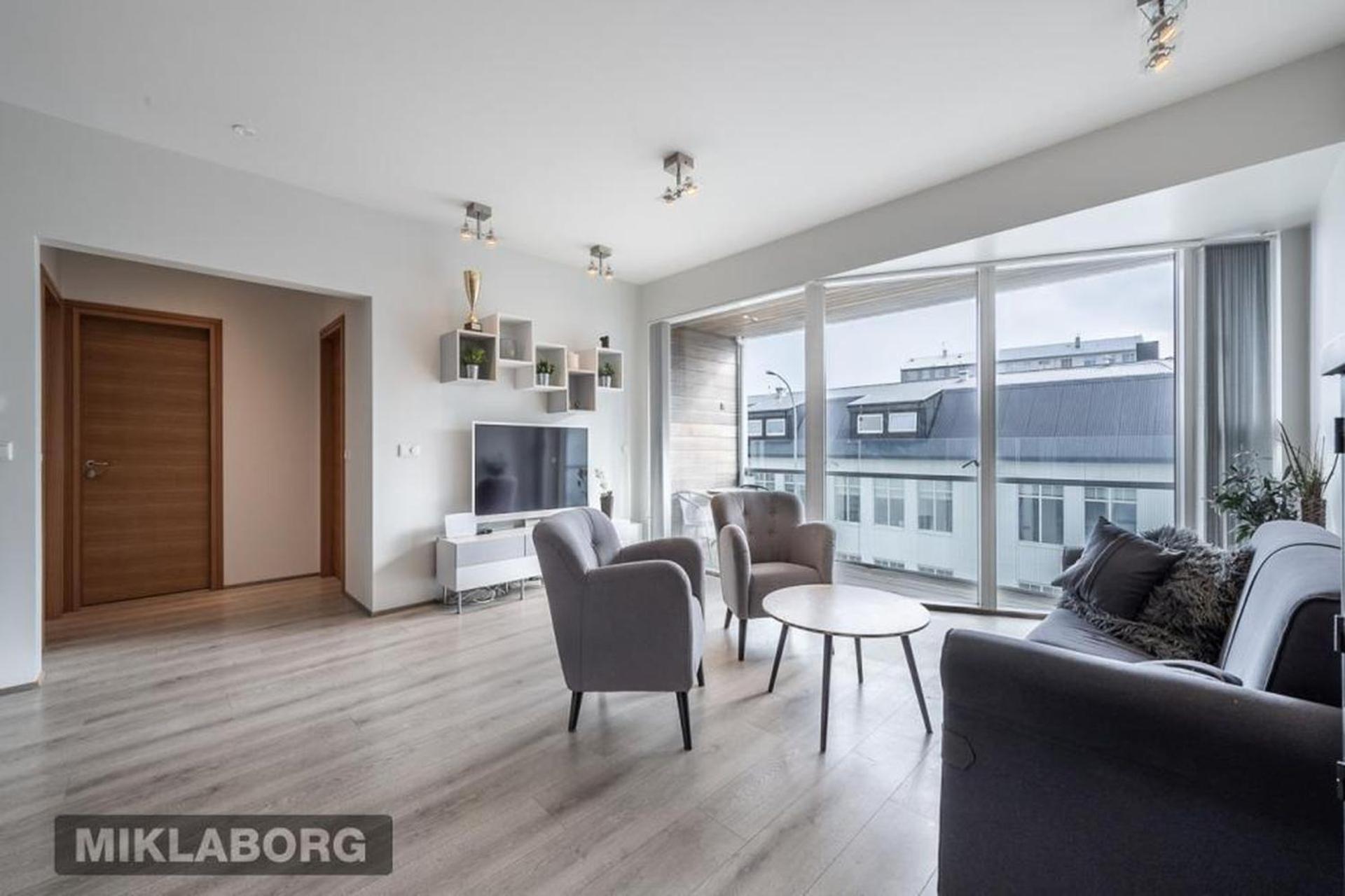 Venture Vacation-king Bed, With Free Parking Apartment *