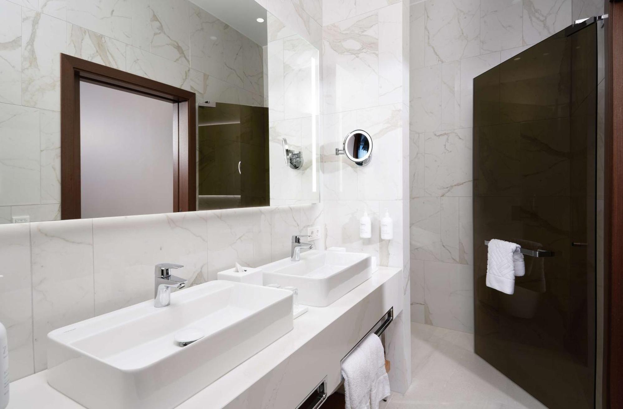 Iceland Parliament Hotel, Curio Collection By Hilton Hotel
