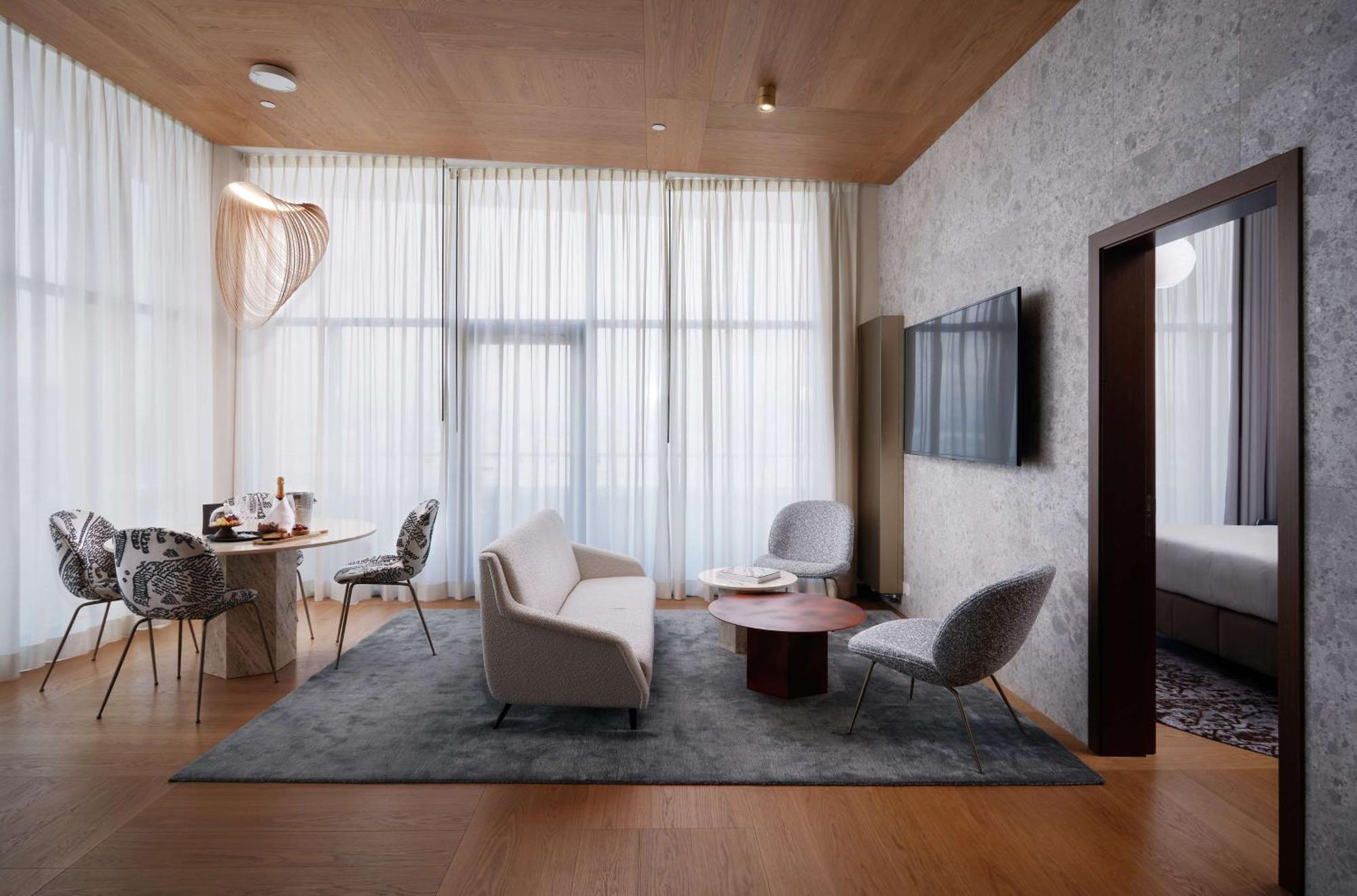 Hotel Iceland Parliament Hotel, Curio Collection By Hilton 4*