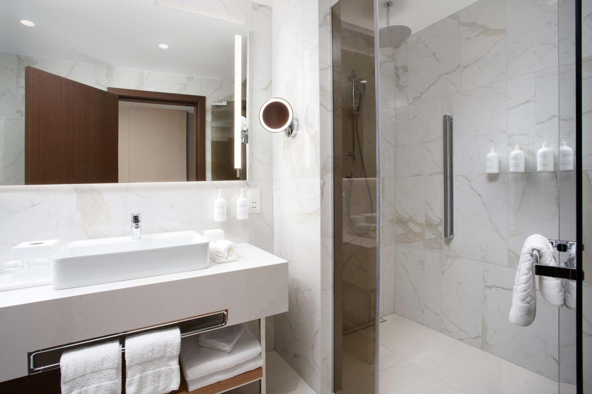 Iceland Parliament Hotel, Curio Collection By Hilton Hotel