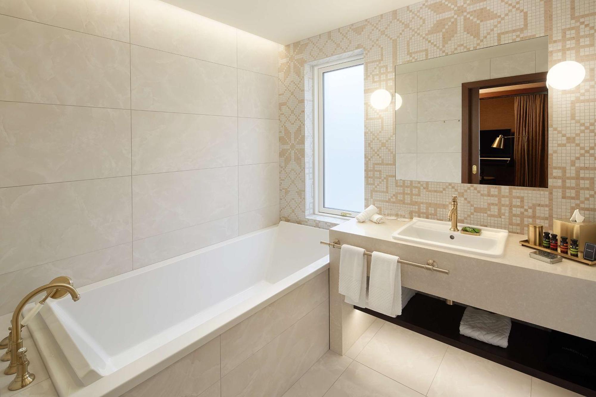 Konsulat Hotel, Curio Collection By Hilton