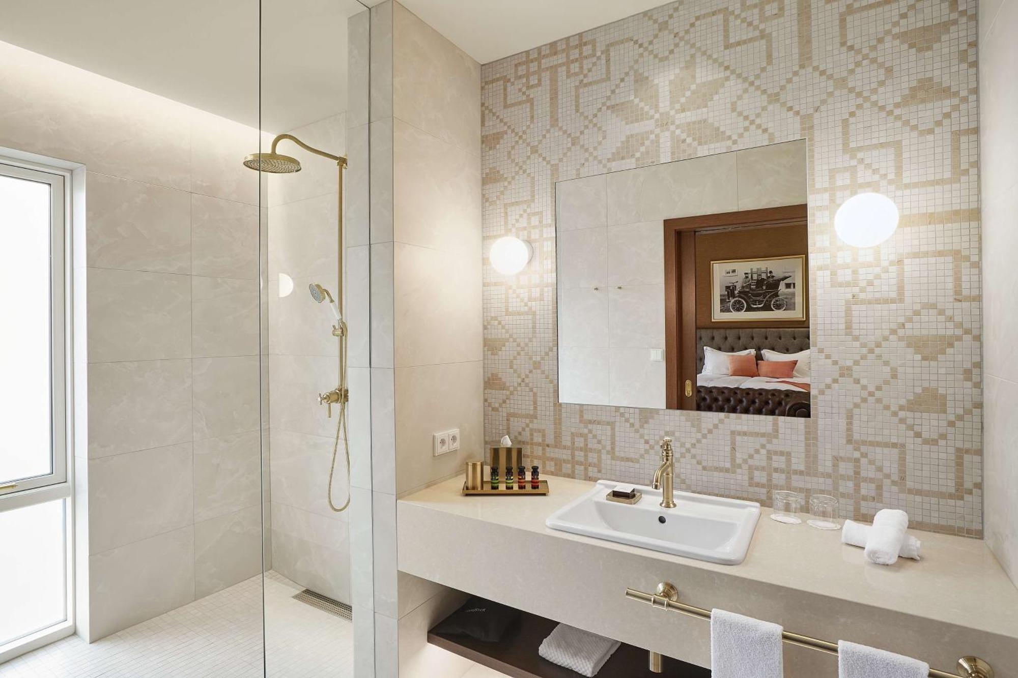 Konsulat Hotel, Curio Collection By Hilton Hotel Reykjavik