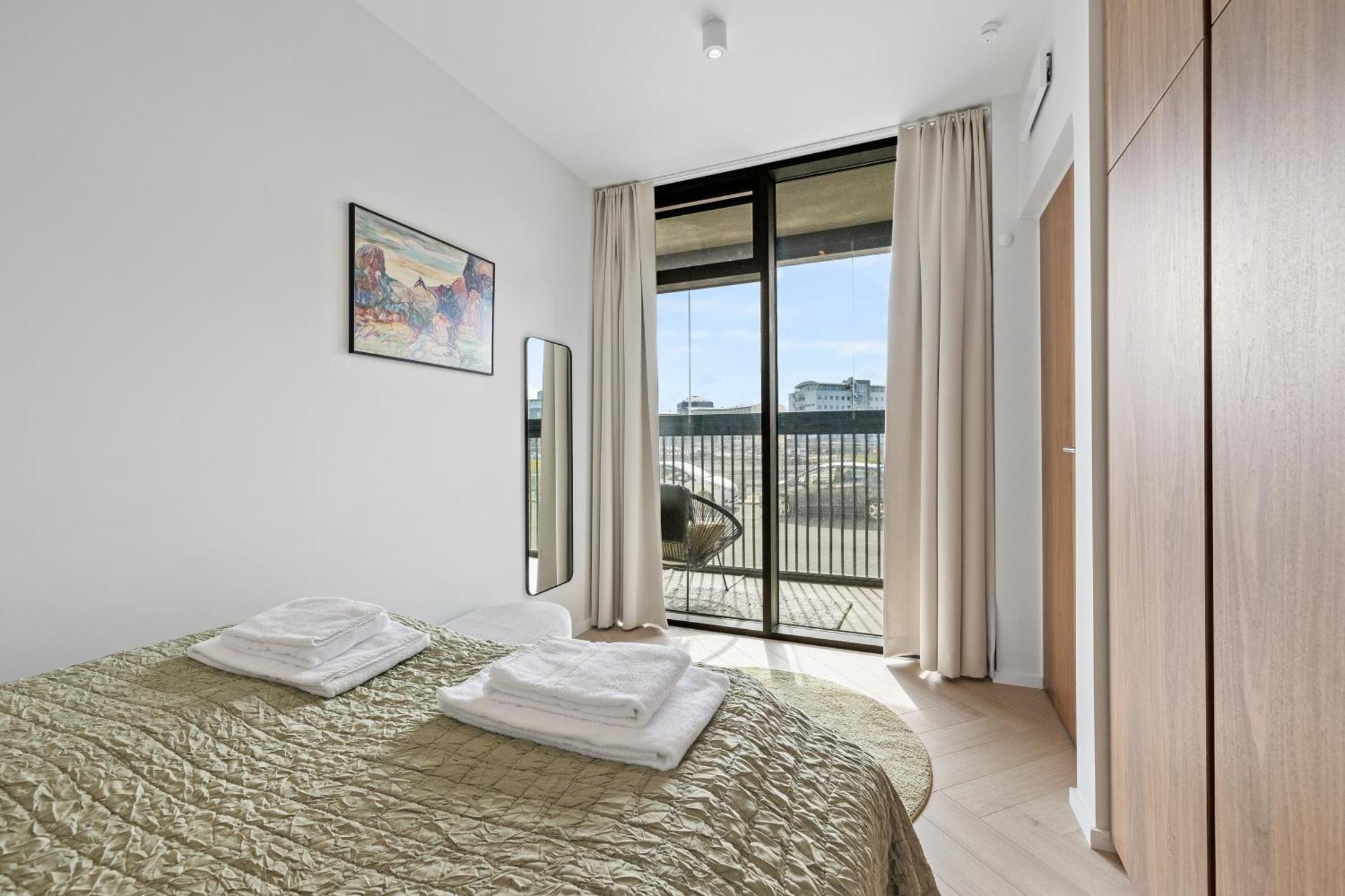 Specious 3br & 2ba With Ocean View - Free Parking