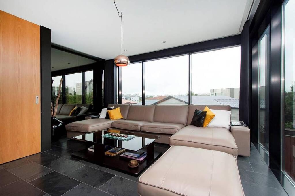 Villa Sunny And Spacious Luxury House
