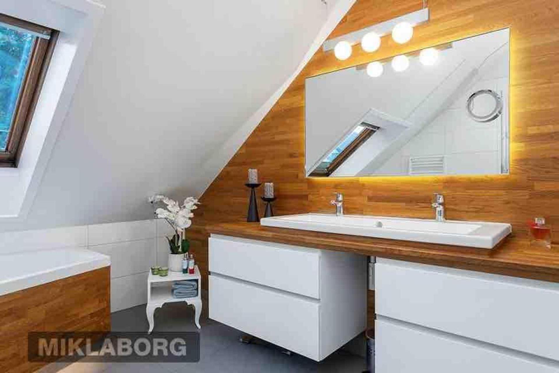 Great 8 Person House Free Use Of Car! *