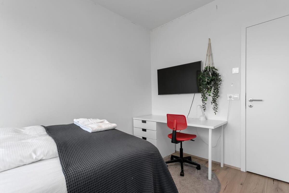 Spacious Luxury 3br With 2 Bathrooms 1003