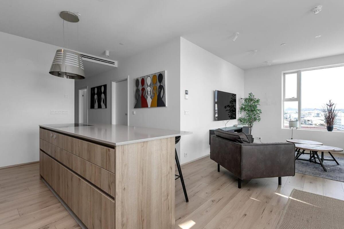Spacious Luxury 3br With 2 Bathrooms 1003