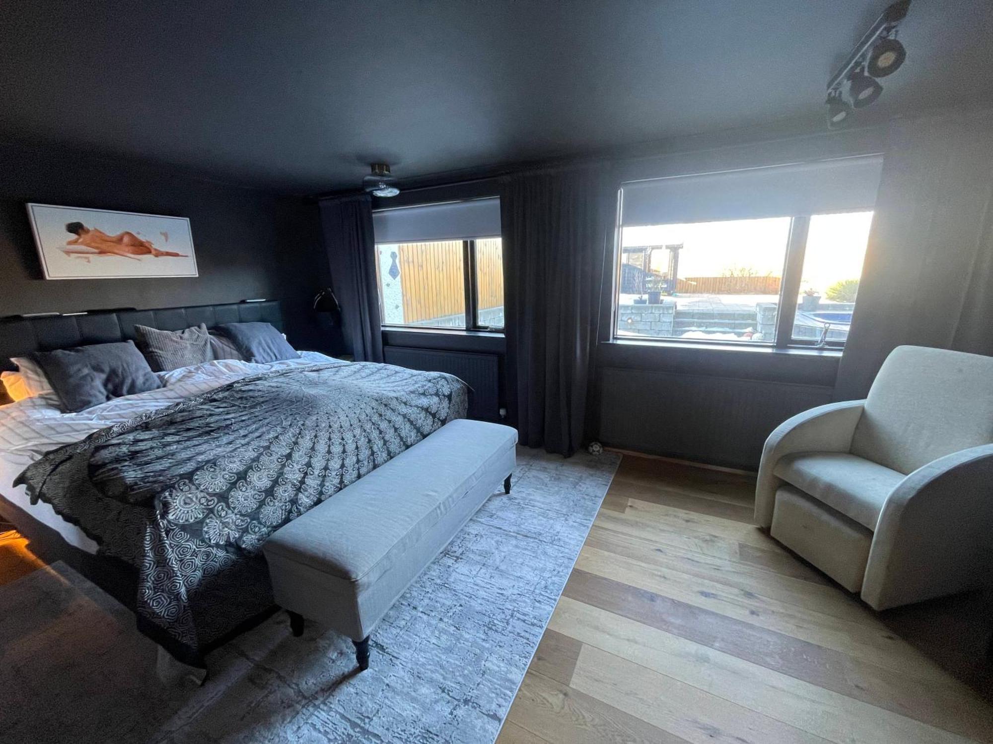Spacious & Luxurious Family W Hot & Cold Tub & Sauna Reykjavik