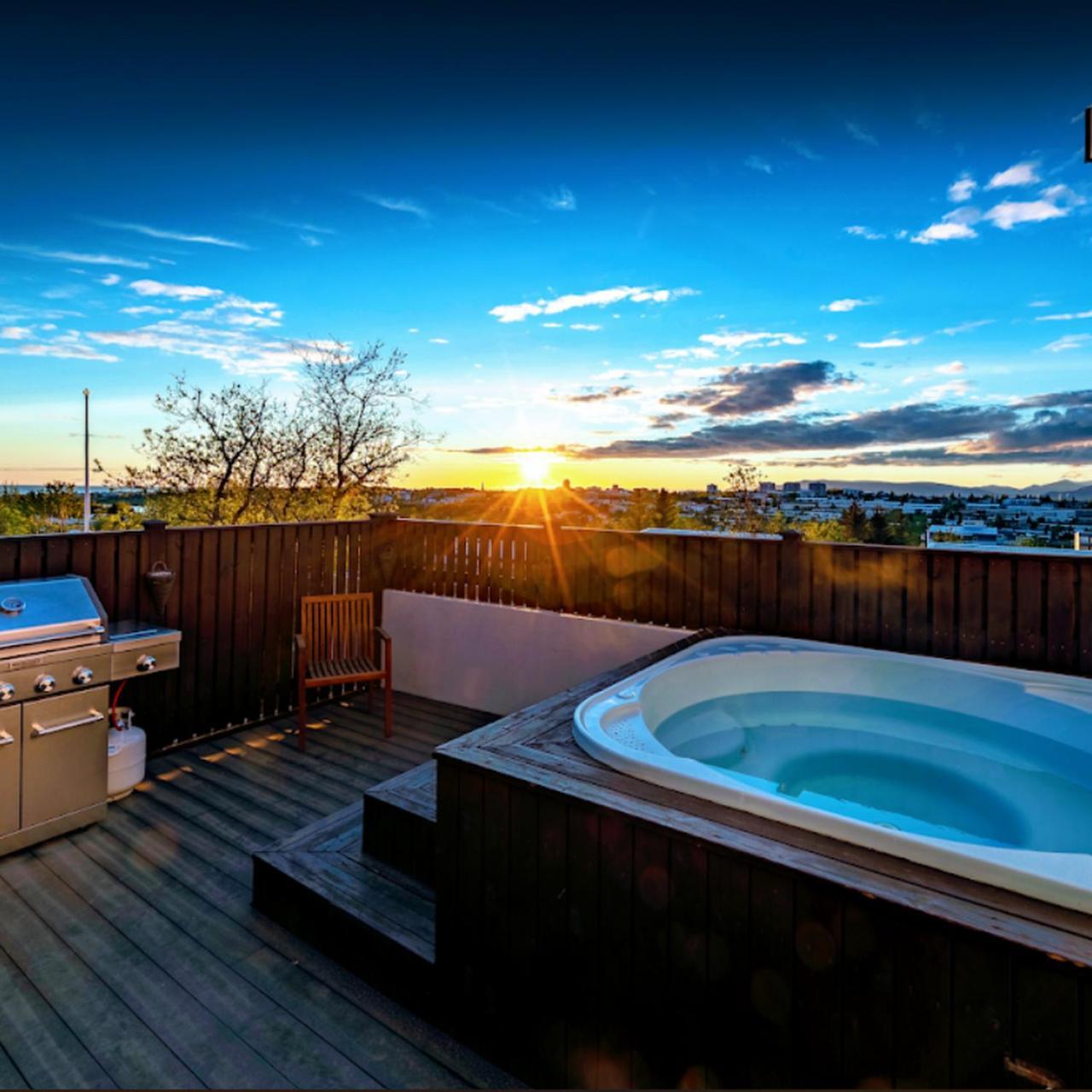Iceland Sjf Villa, Hot Tub & Outdoor Sauna Amazing Mountains And View Over