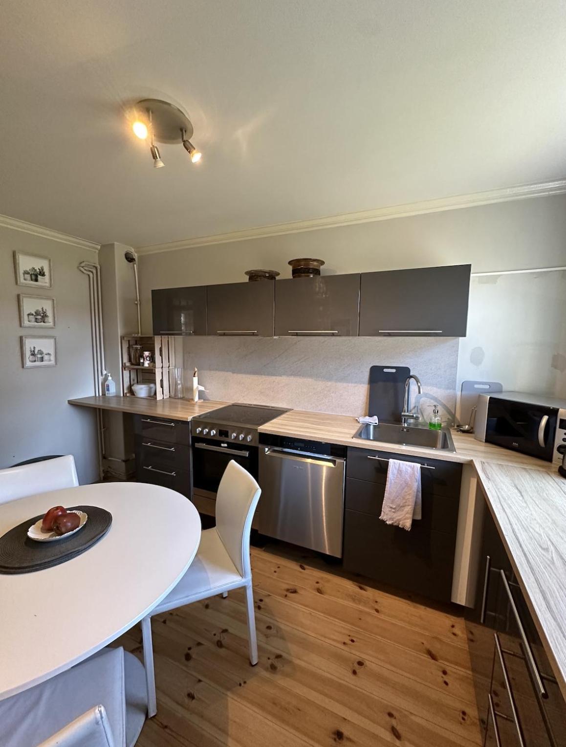 Urban Escape 2-bedroom Haven With Private Entrance