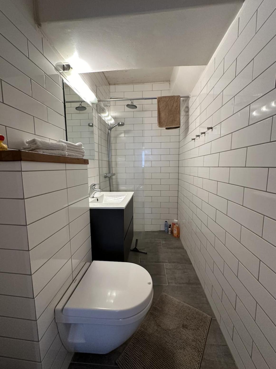 Apartamento Urban Escape 2-bedroom Haven With Private Entrance