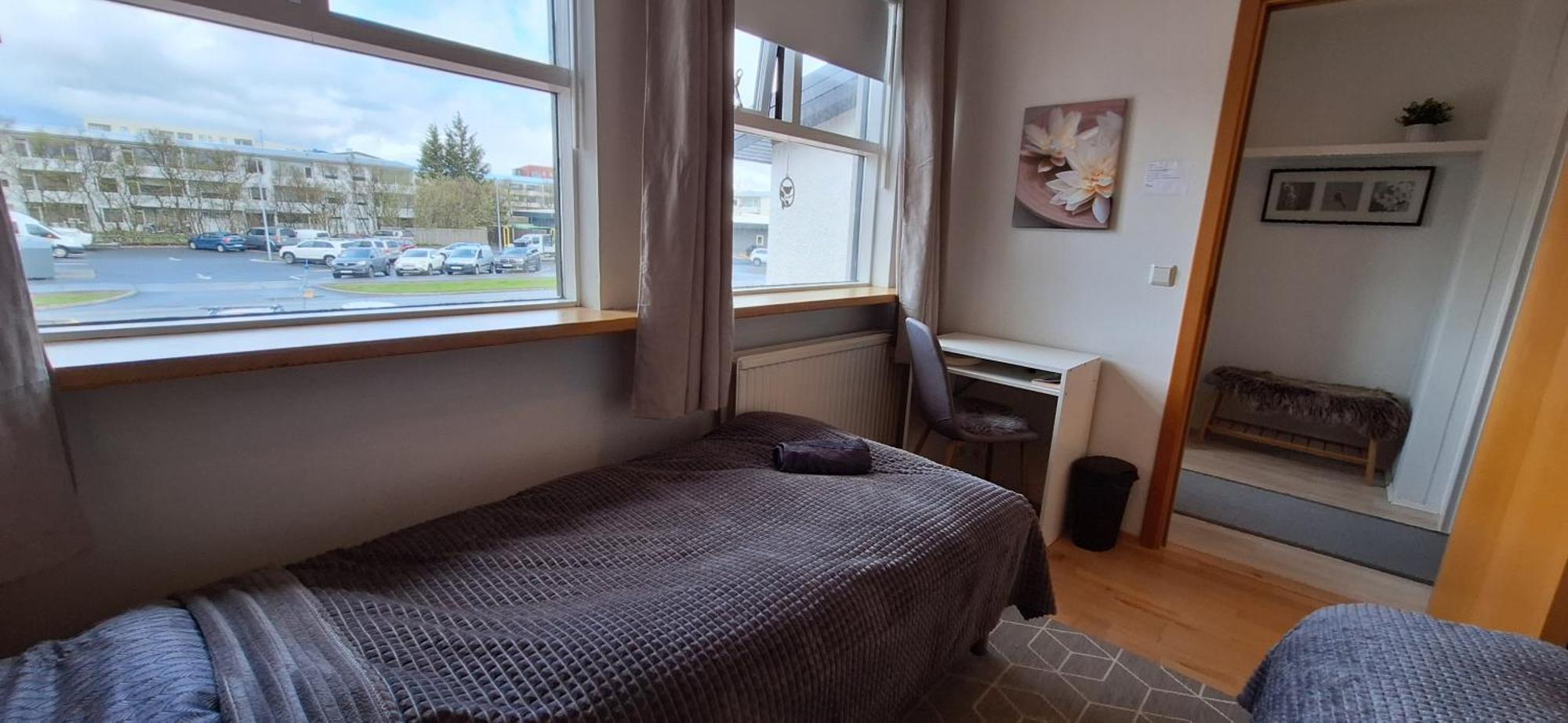 Homestay Private Room, Close To A Swimming Pool *
