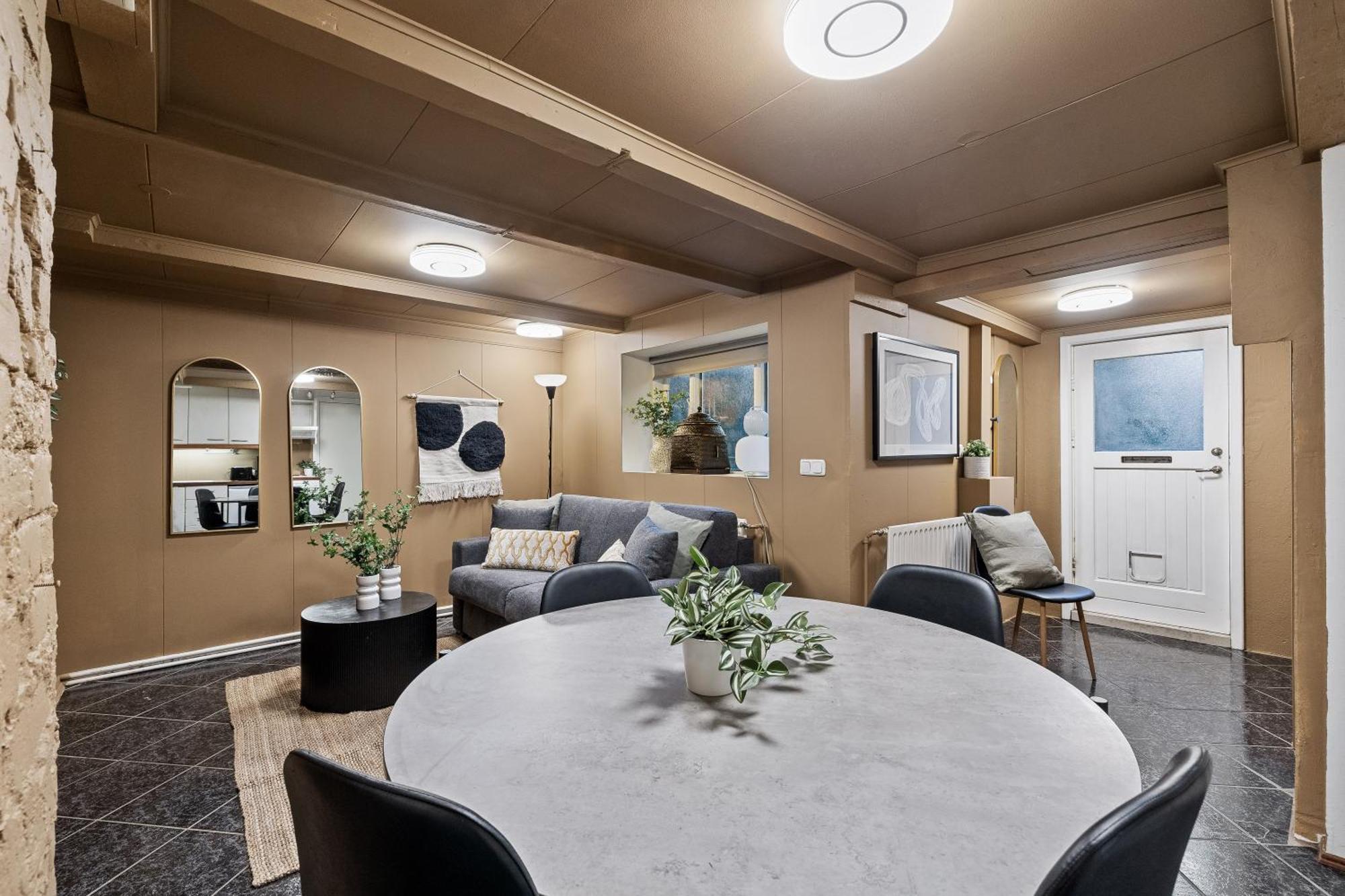 The Center Of Downtown Apartment