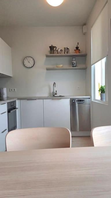 J8 Rvk * Reykjavík