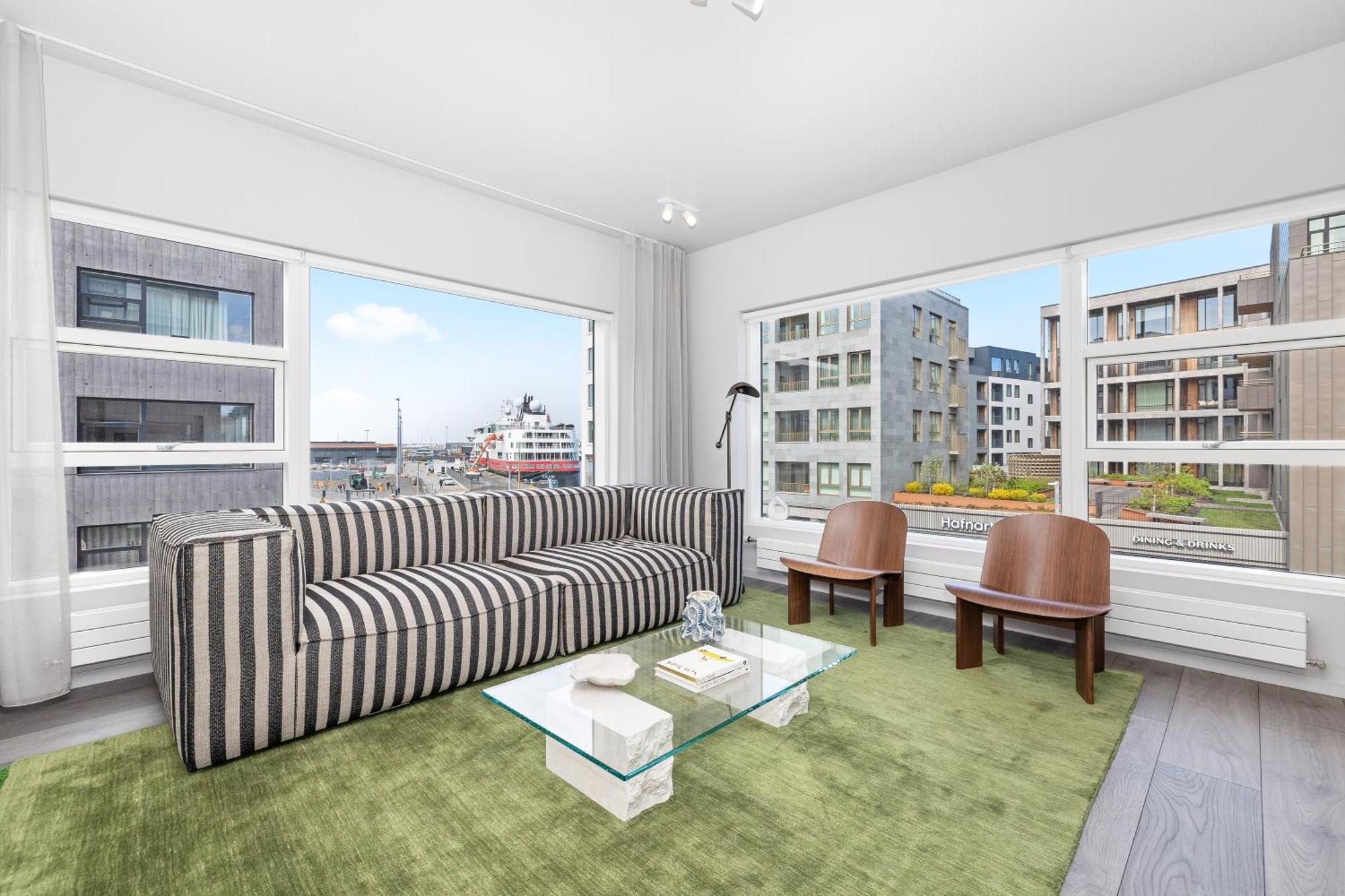 Apartment Harbour View 2br & 2ba Center With Free Parking *