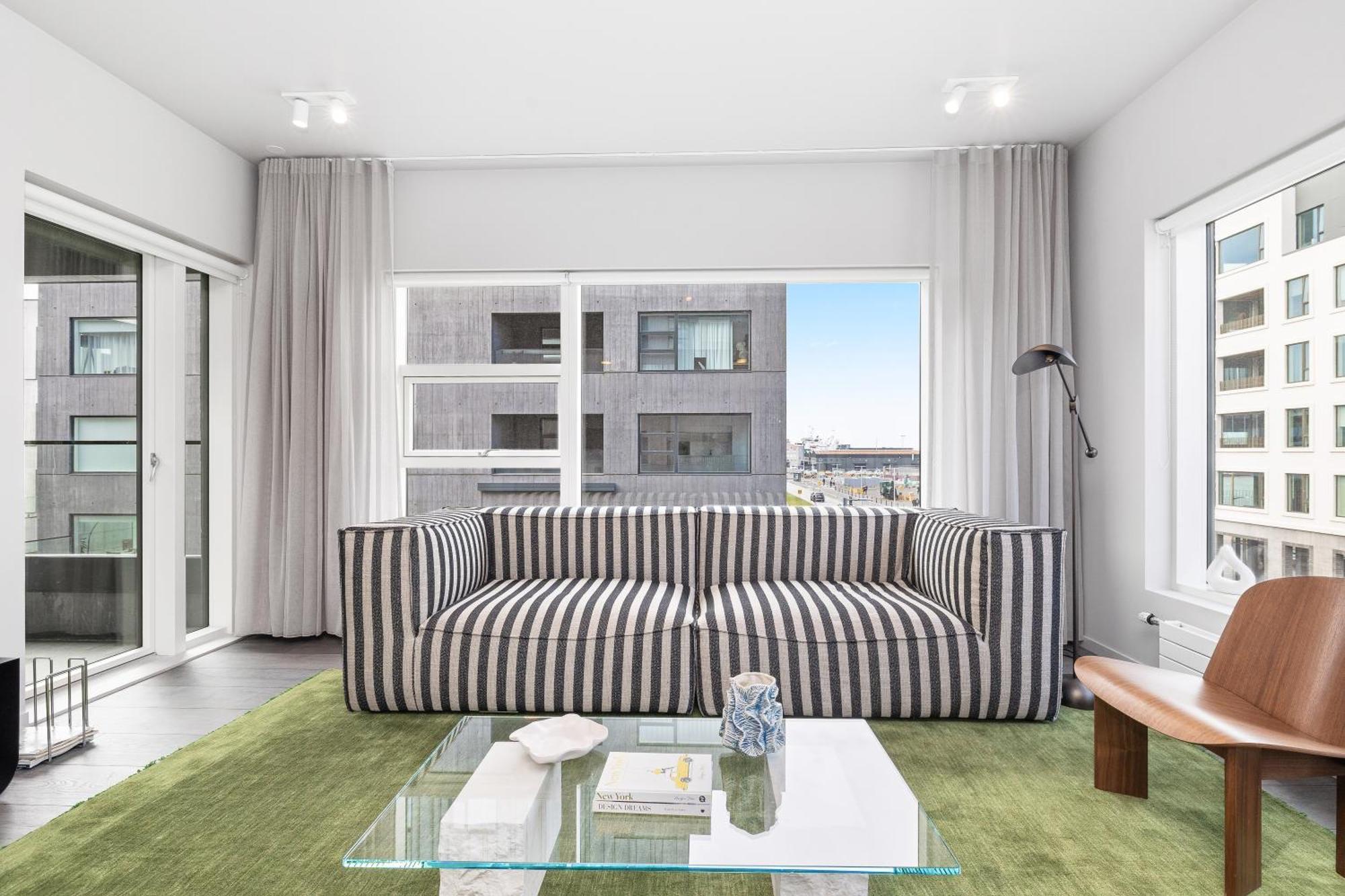 Harbour View 2br & 2ba Center With Free Parking Apartment