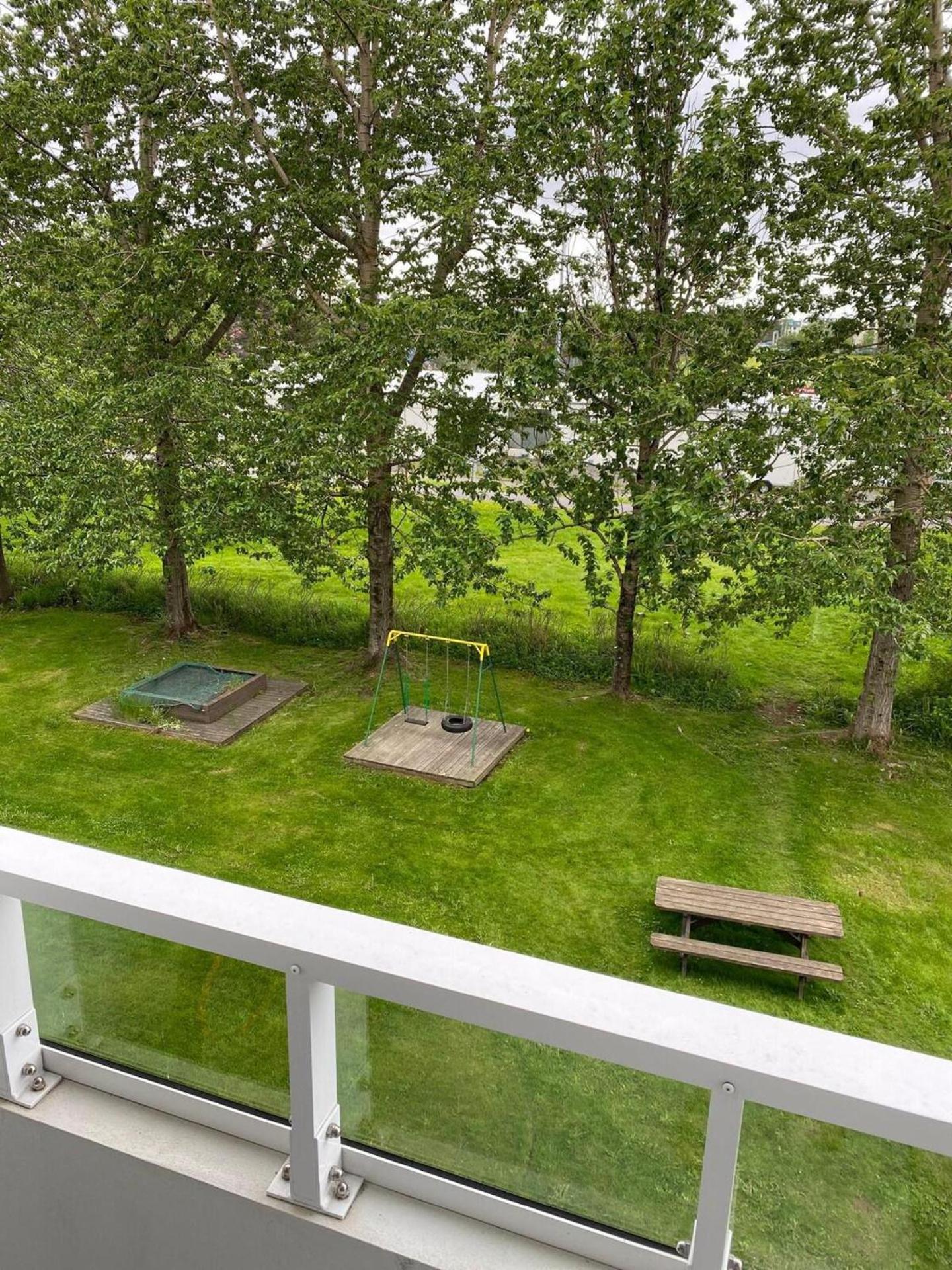 Bright And Spacious 2 Bedroom In Rvk