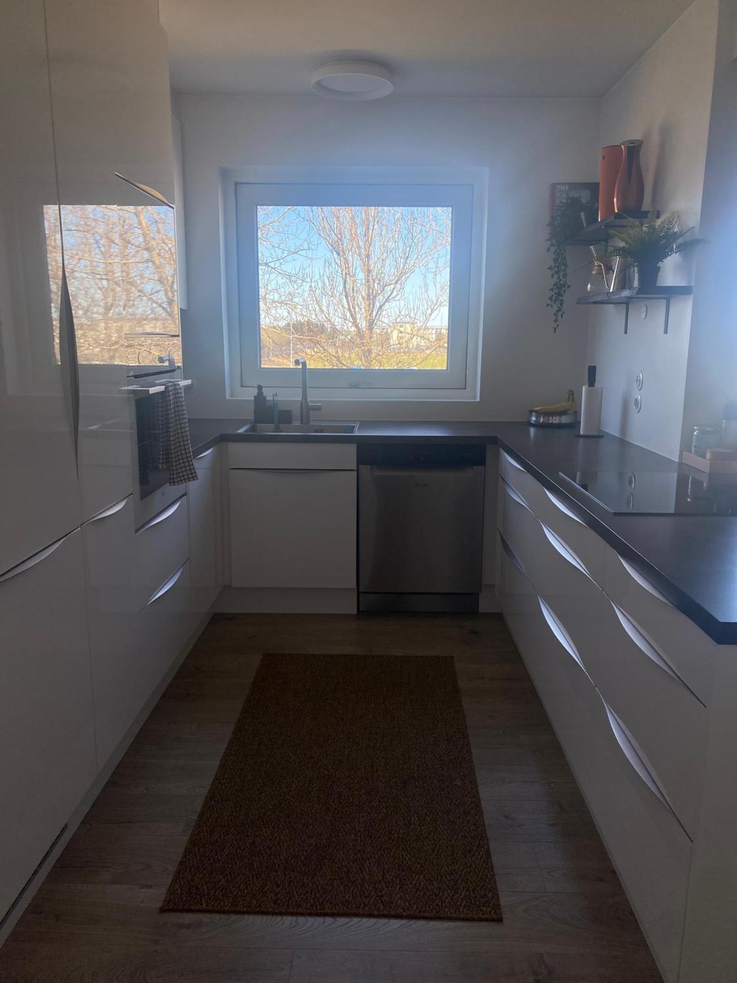 Bright And Spacious 2 Bedroom In Rvk Apartment *