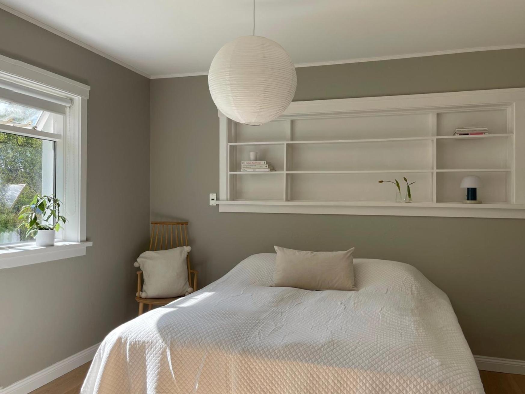 Comfortable And Stylish In Quiet Area Downtown