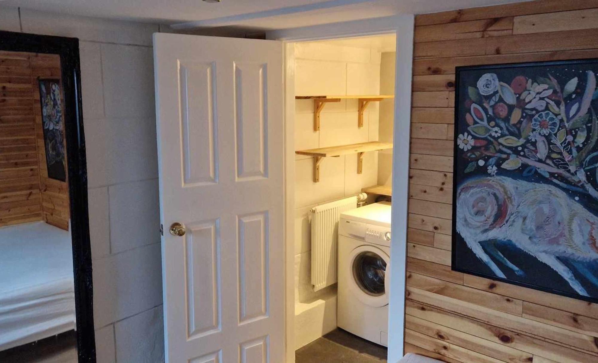Charming In Old Town - Great Location Apartment *