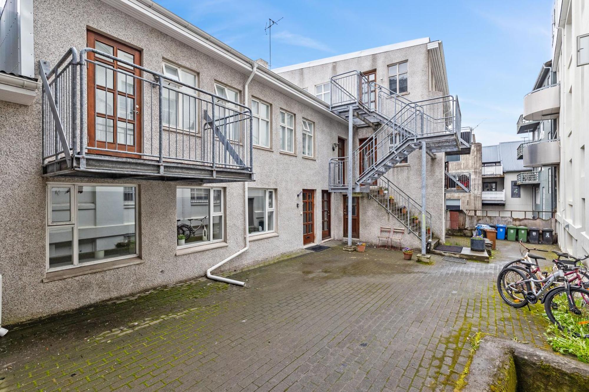 Vatnsstigur * Reykjavik