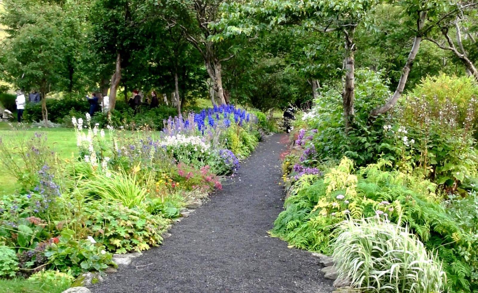 Lara In Laugardalur Valley, Park And Botanical Garden, Private Entrance, Free Private Parking On Side *