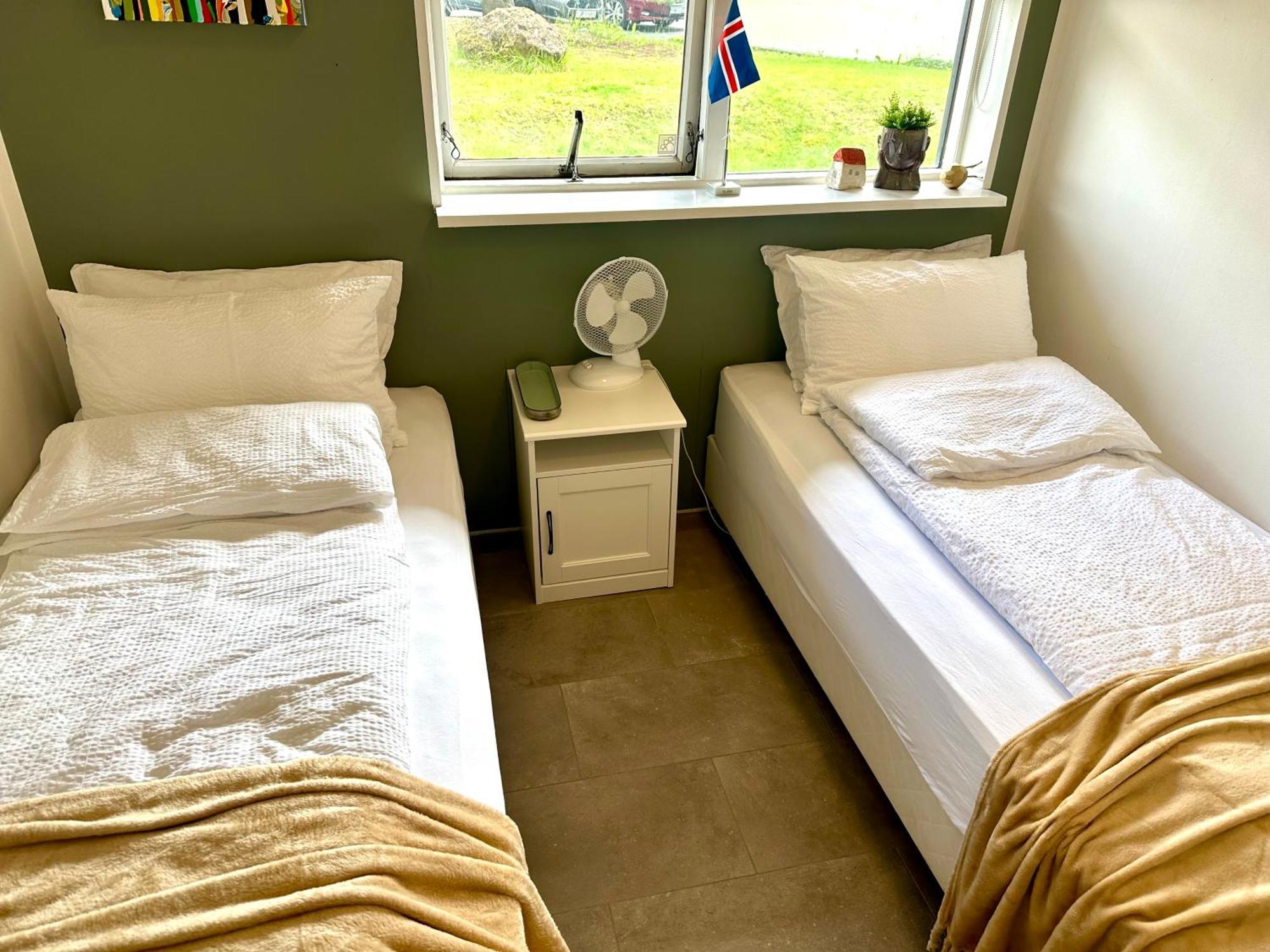 Luxurious House With Hot & Cold Tub Villa Reykjavík