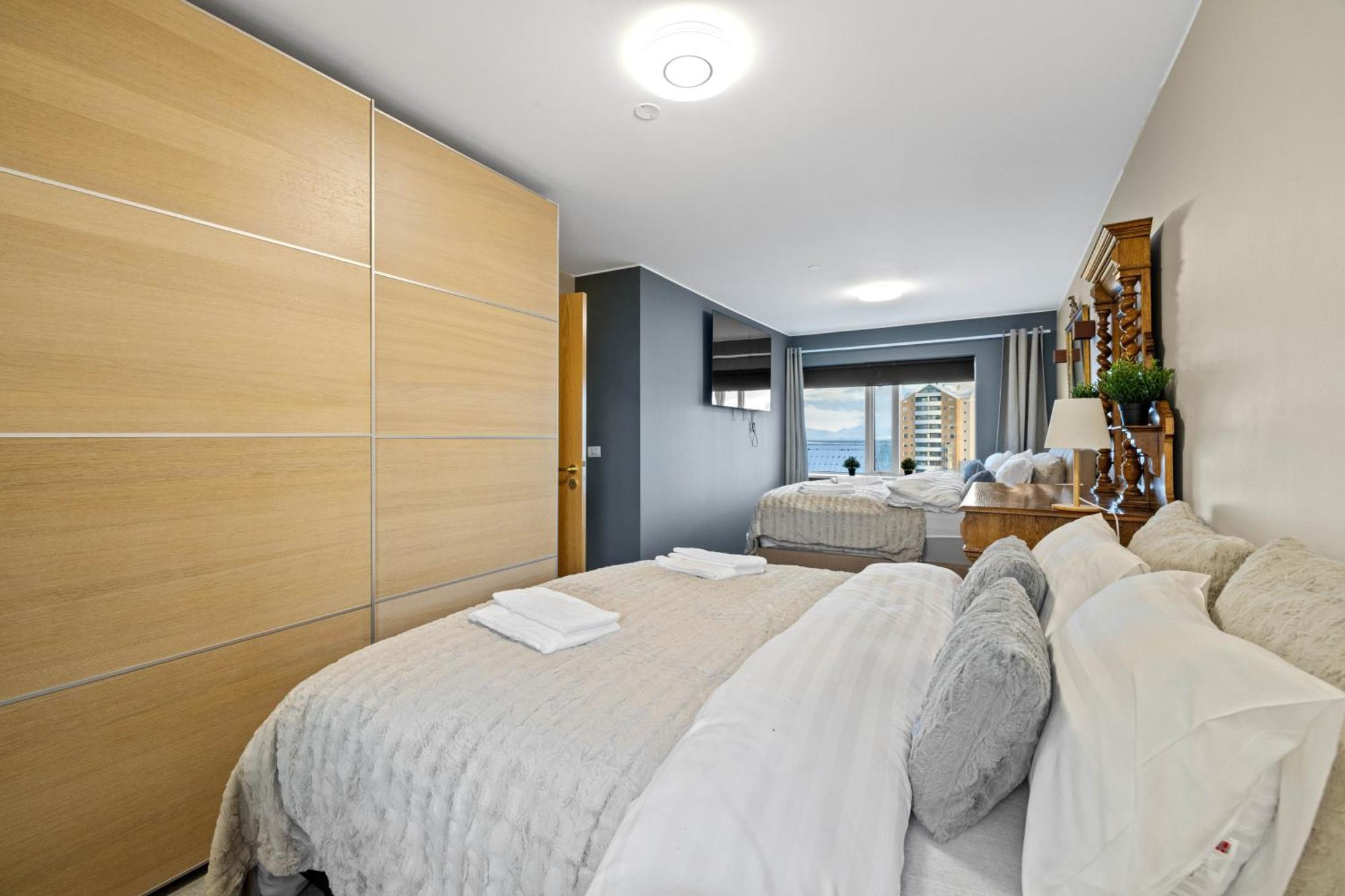 Dead Centre Penthouse Apartment *