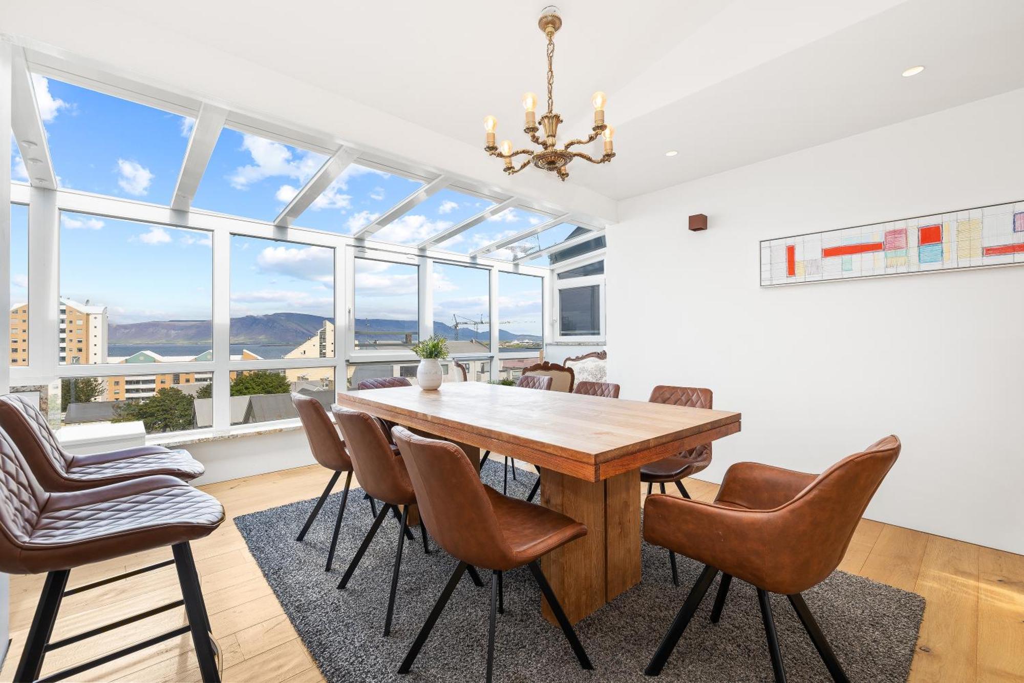 Dead Centre Penthouse Apartment *
