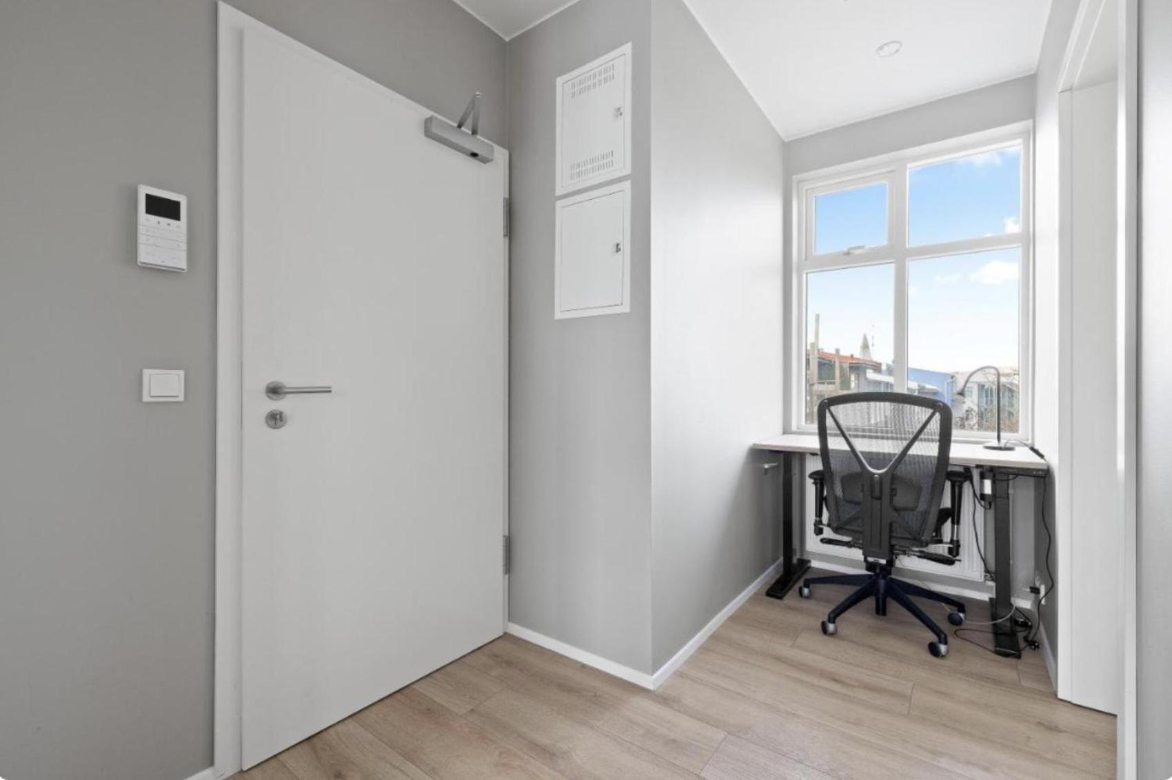 Cheerful Down Town Apartment *