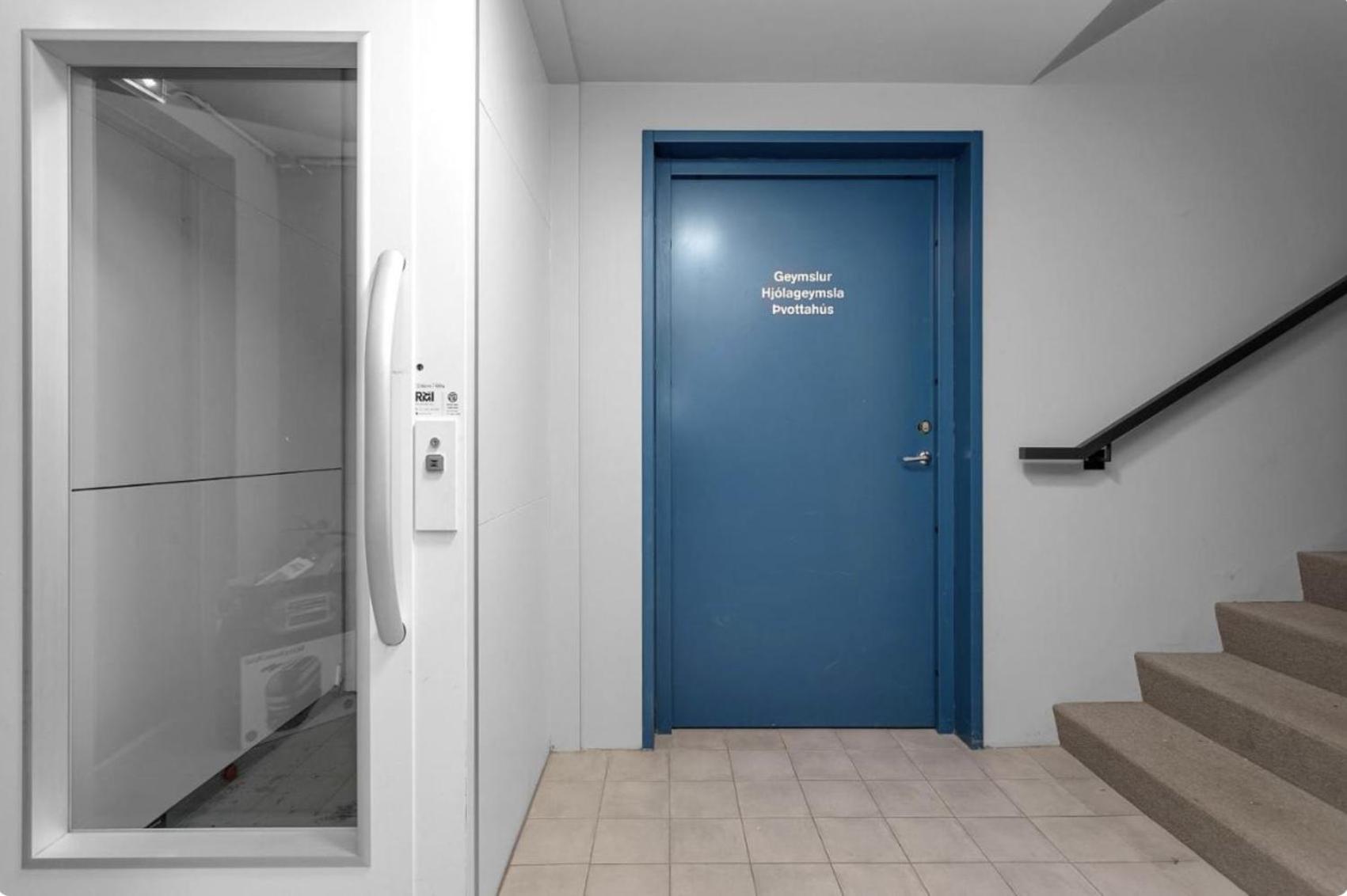 Cheerful Down Town Apartment *
