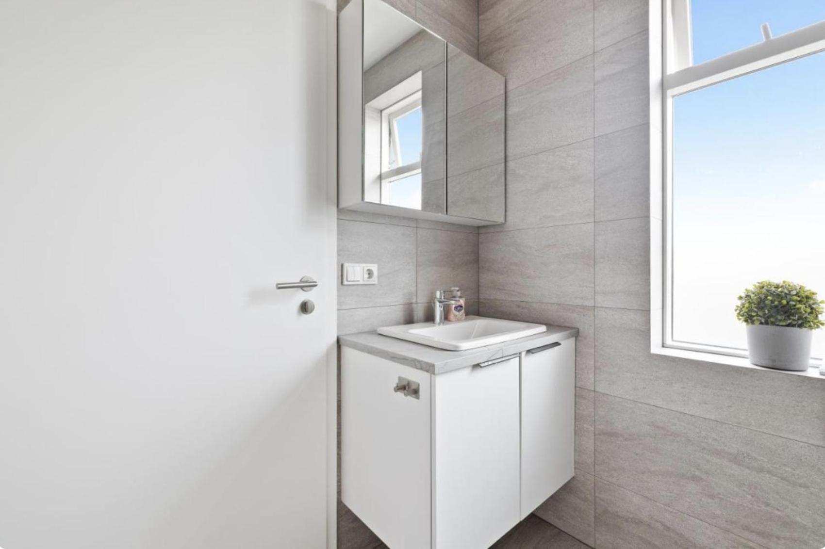 Cheerful Down Town Apartment *
