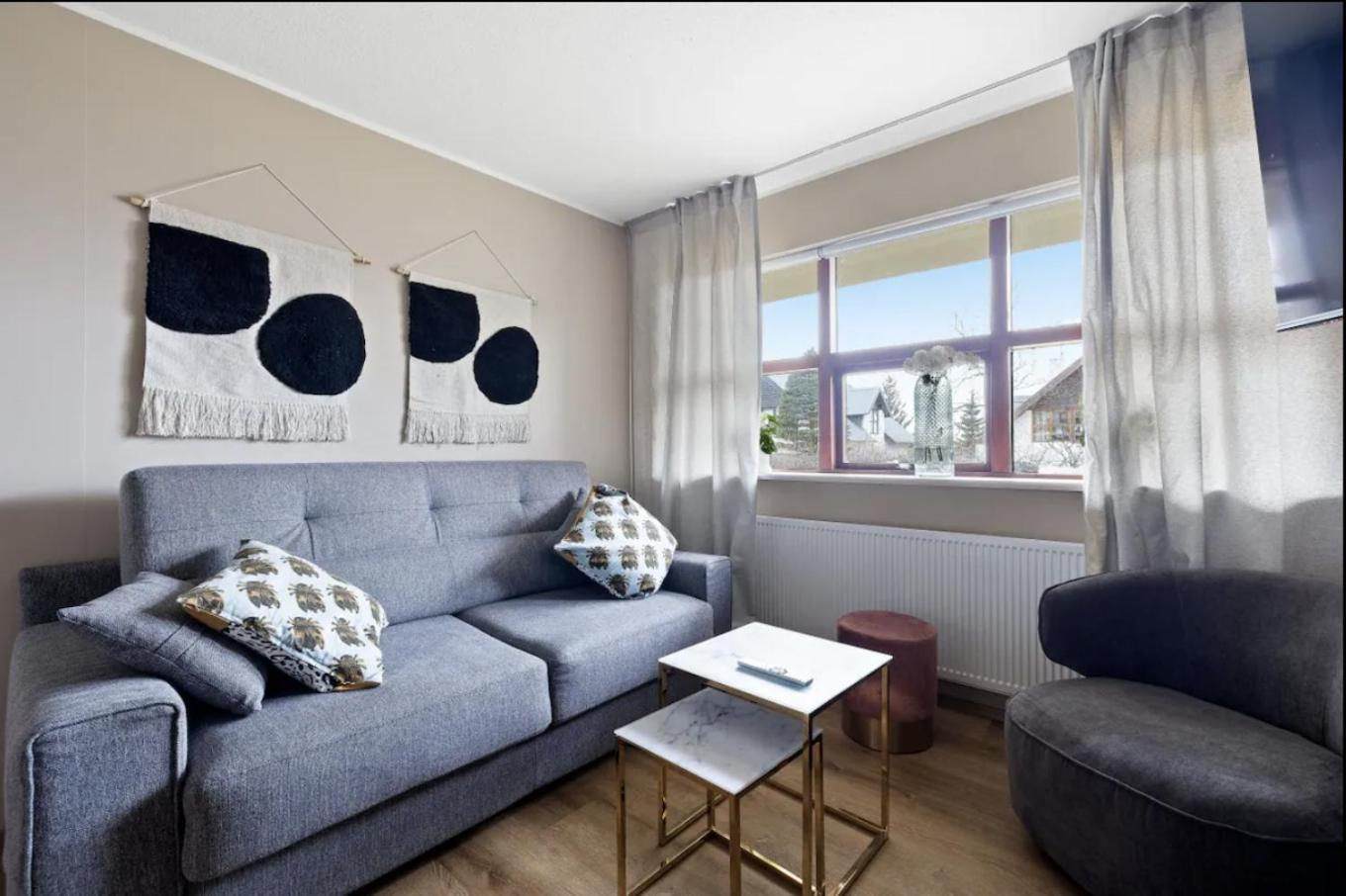 Inviting 2br Haven In The Heart Of The Suburbs