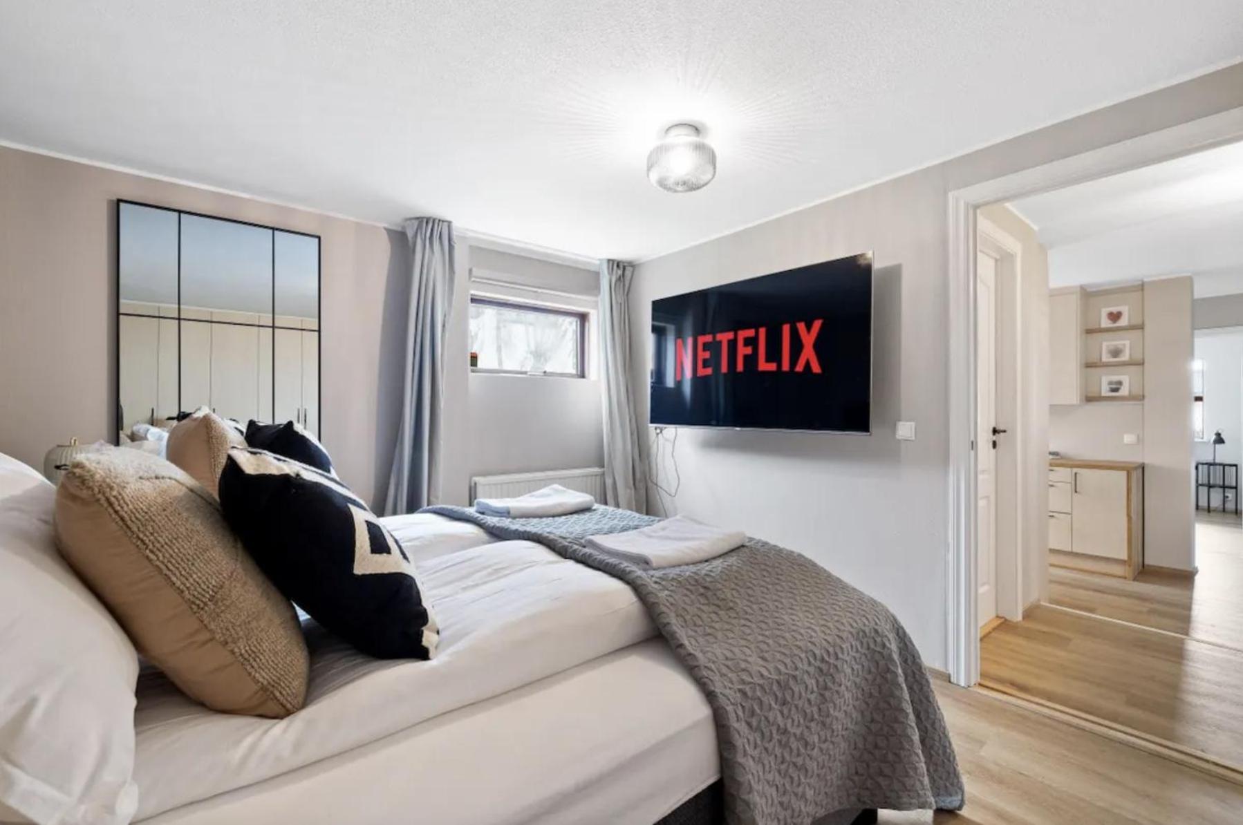 Inviting 2br Haven In The Heart Of The Suburbs *
