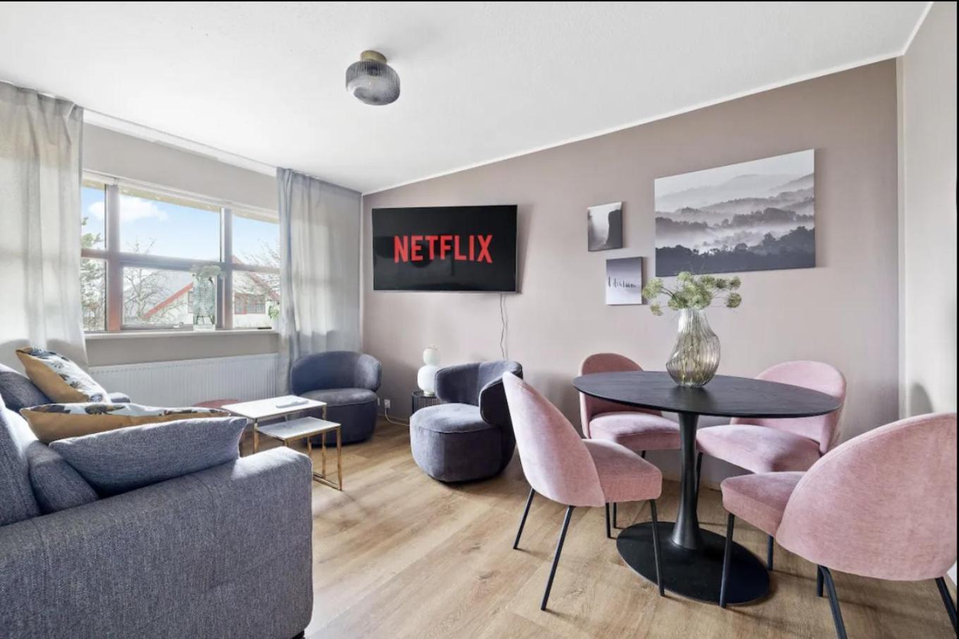 Inviting 2br Haven In The Heart Of The Suburbs Apartment