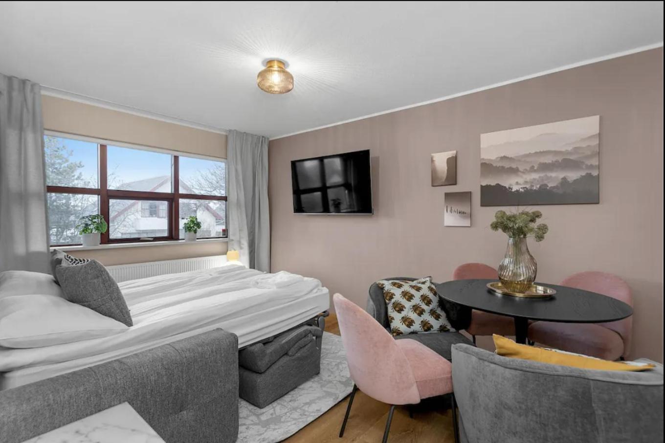 Inviting 2br Haven In The Heart Of The Suburbs Apartment Reykjavík