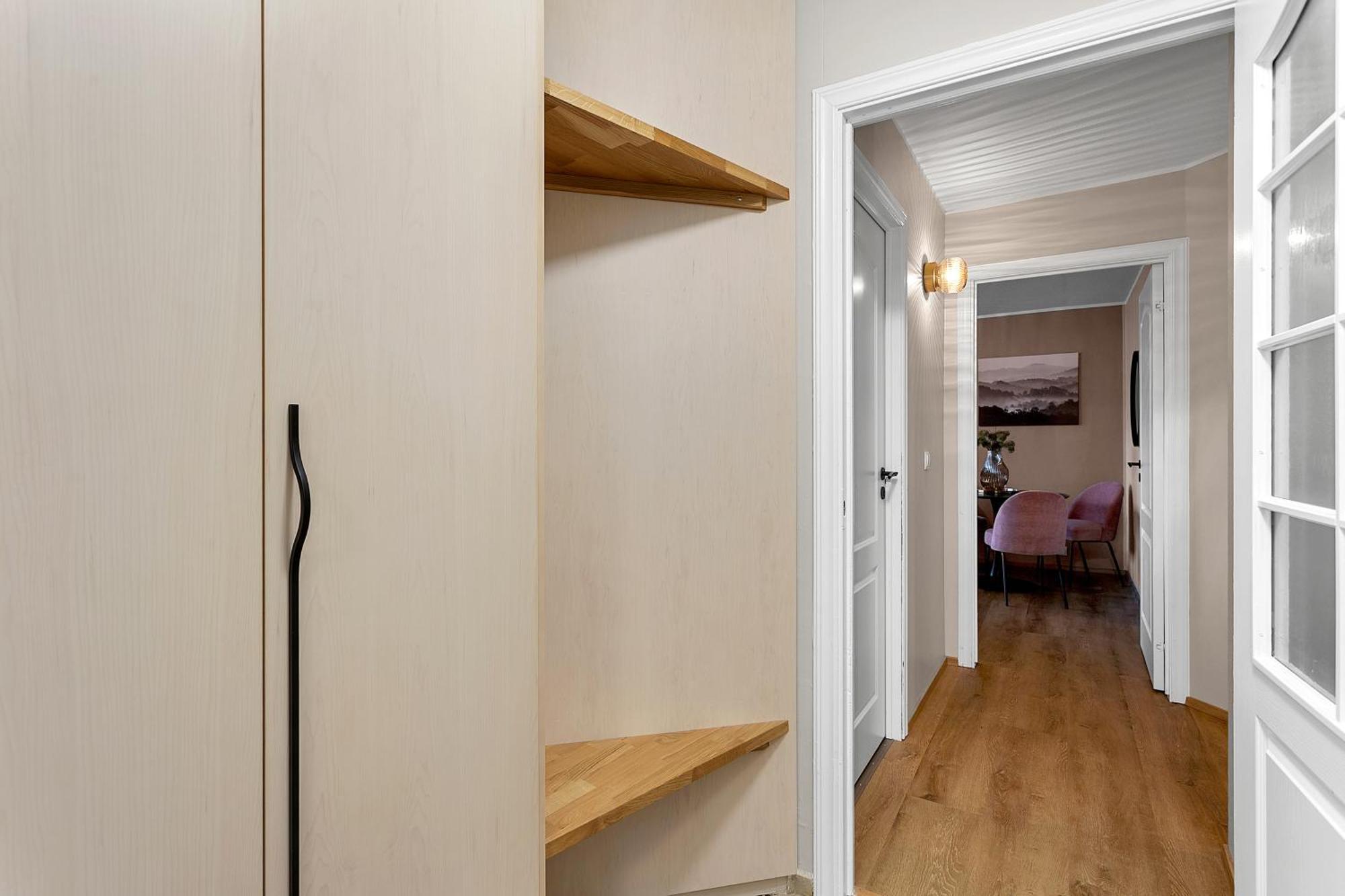 Inviting 2br Haven In The Heart Of The Suburbs