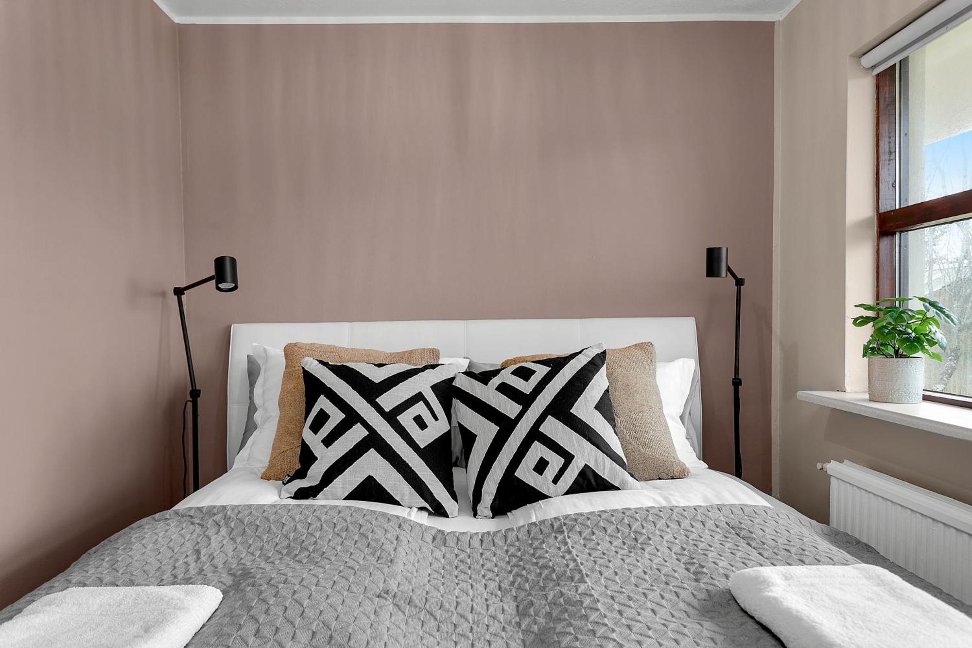 Inviting 2br Haven In The Heart Of The Suburbs Apartment Reykjavík