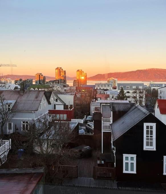 Penthouse In Rvk With Unique View Apartment
