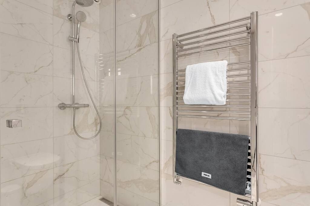 Apartment Luxury Penthous - 3 Bedroom - 2 Bath - Freeparking - Downtown *