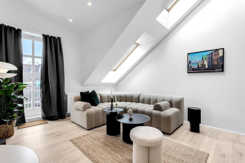 Apartment Luxury Penthous - 3 Bedroom - 2 Bath - Freeparking - Downtown Reykjavik
