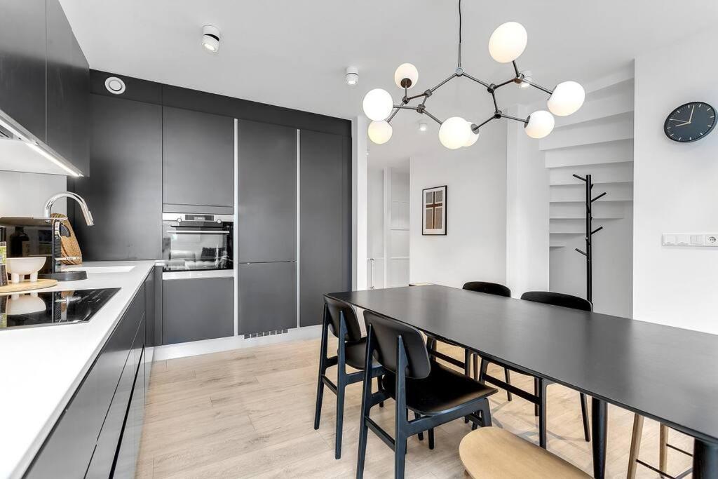 Apartment Luxury Penthous - 3 Bedroom - 2 Bath - Freeparking - Downtown Reykjavik