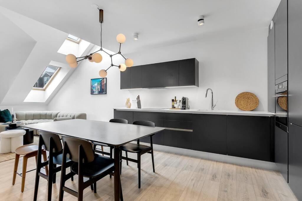Luxury Penthous - 3 Bedroom - 2 Bath - Freeparking - Downtown *