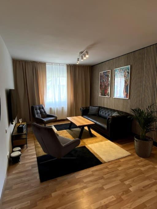 Apartment 4-room Spacious W Patio *