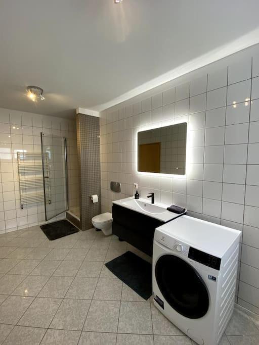 Apartment 4-room Spacious W Patio *