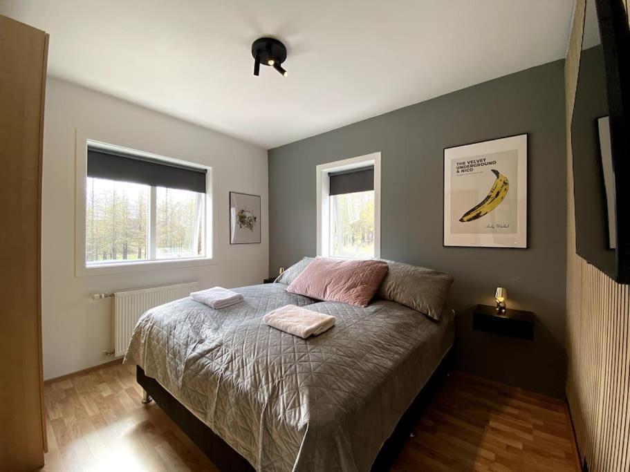 Apartment 4-room Spacious W Patio Reykjavik