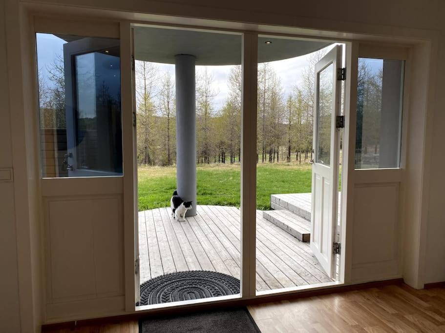 Apartment 4-room Spacious W Patio Reykjavik
