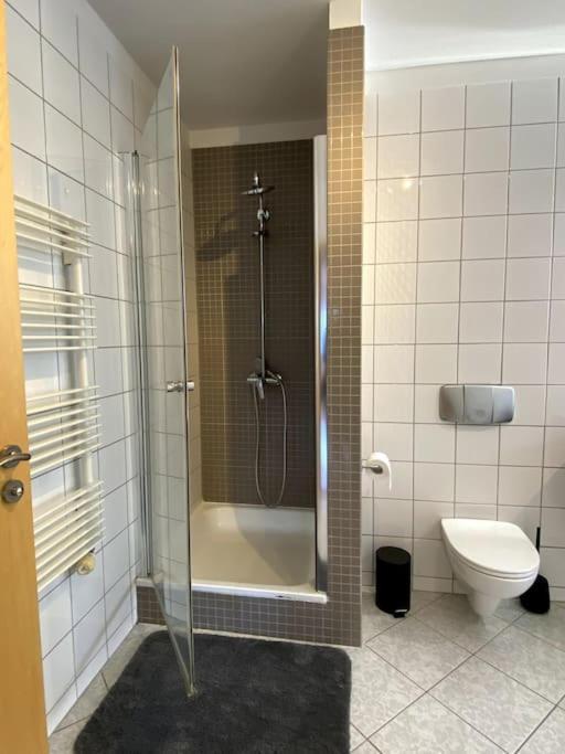 4-room Spacious W Patio