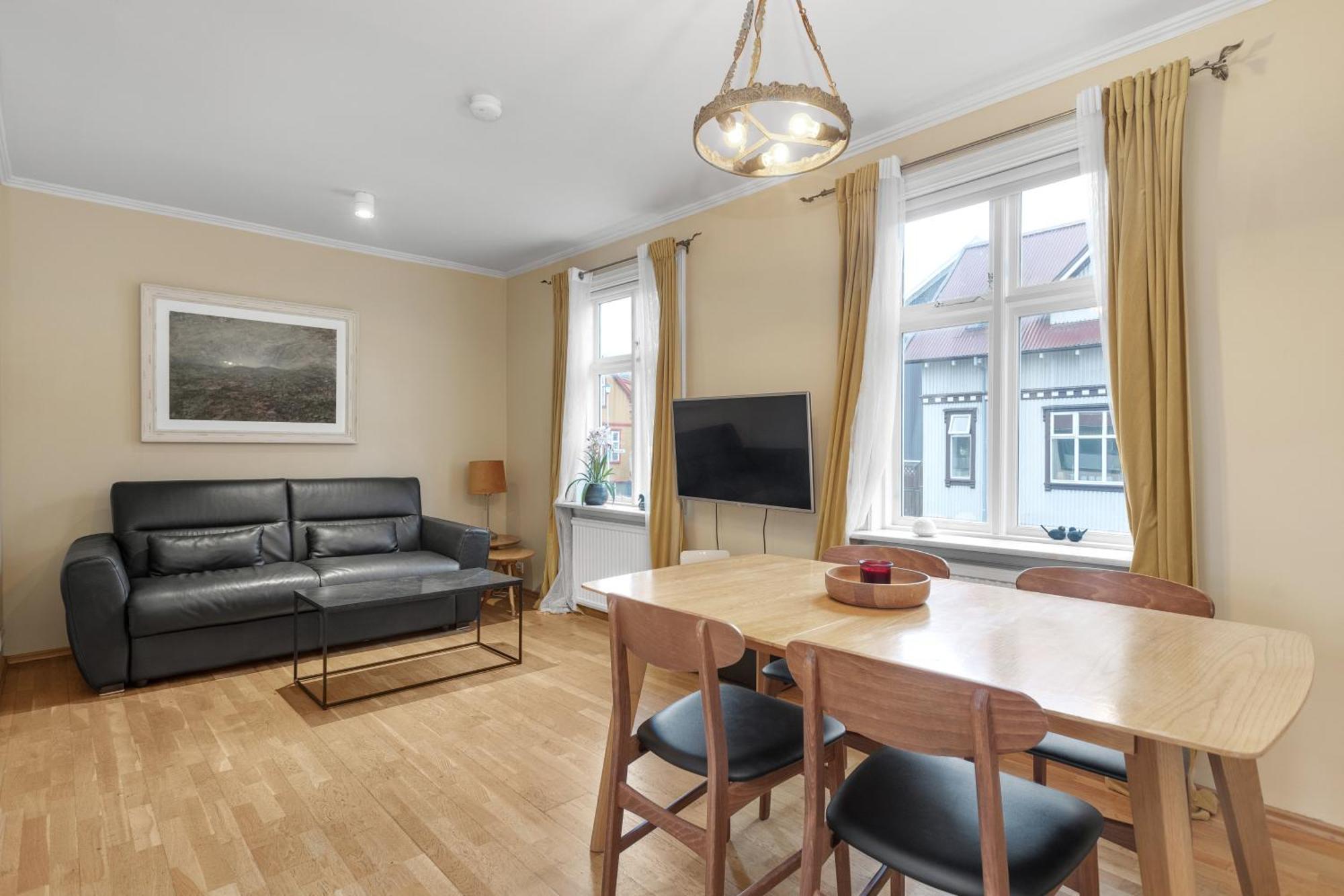 Apartment Live As Locals