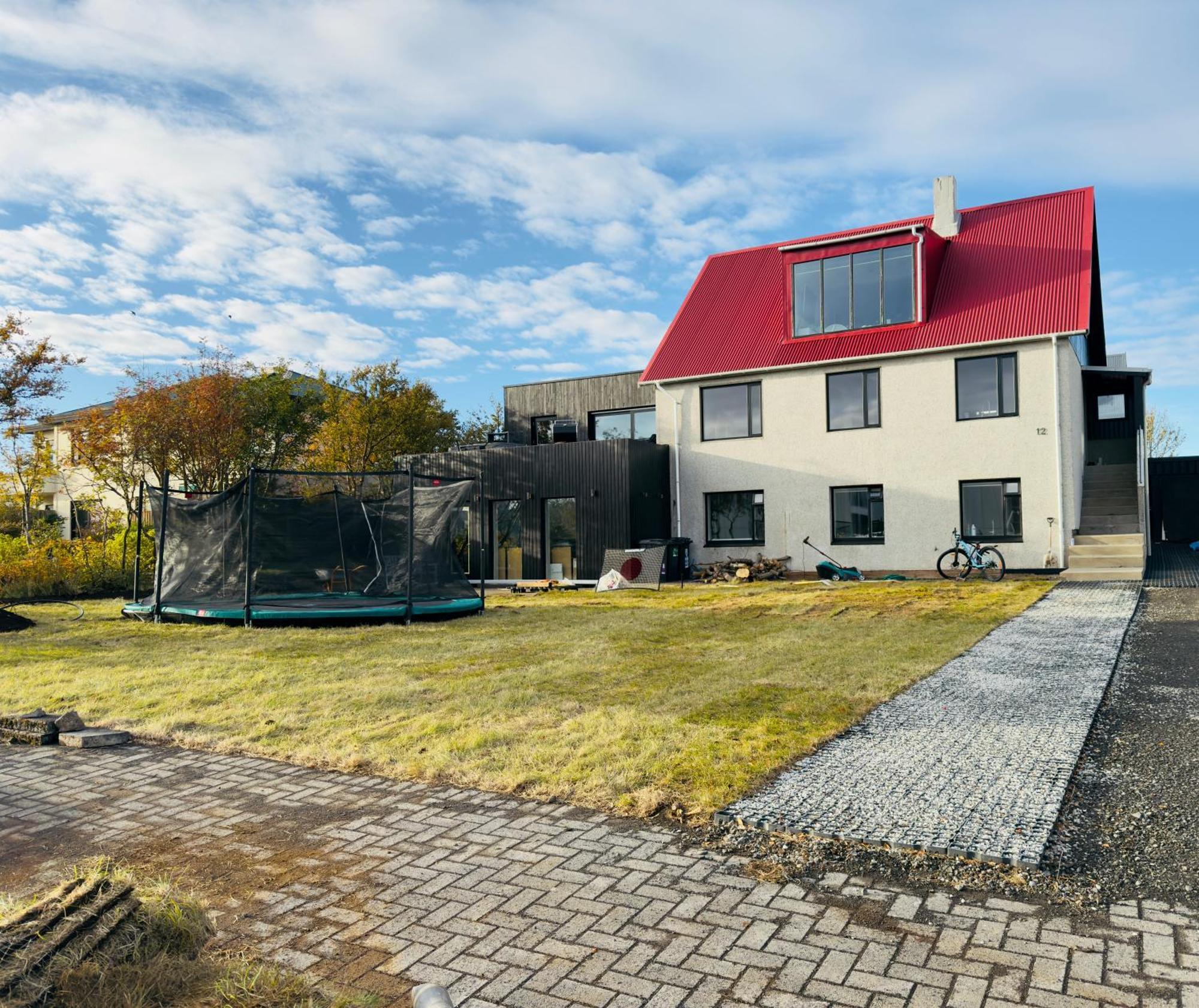 Cozy , Sleeps 4, 10 Min To Downtown, Family-friendly